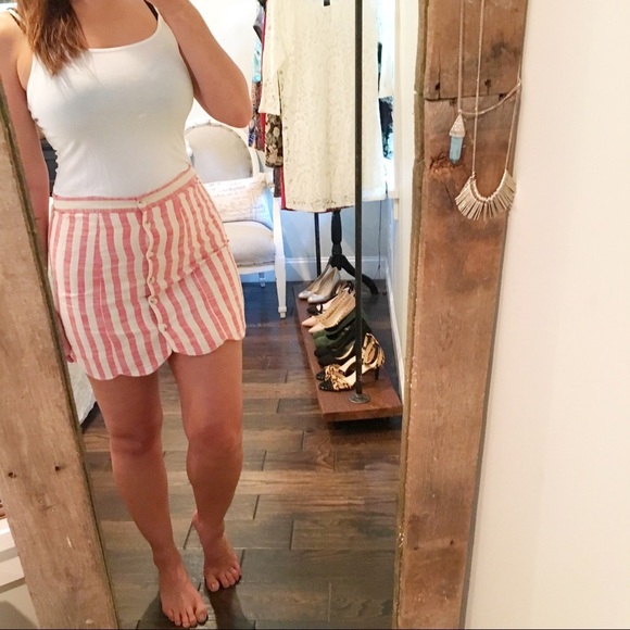 Forever 21 juniors large scalloped hem skirt - Picture 2 of 6